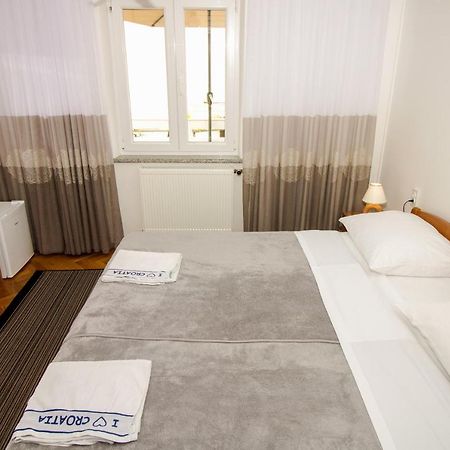 Rooms & Apartment Albina Baška Εξωτερικό φωτογραφία