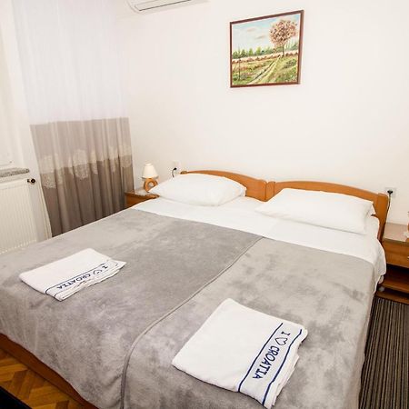 Rooms & Apartment Albina Baška Εξωτερικό φωτογραφία