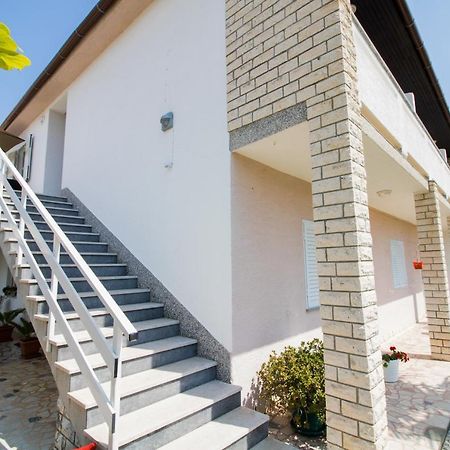Rooms & Apartment Albina Baška Εξωτερικό φωτογραφία