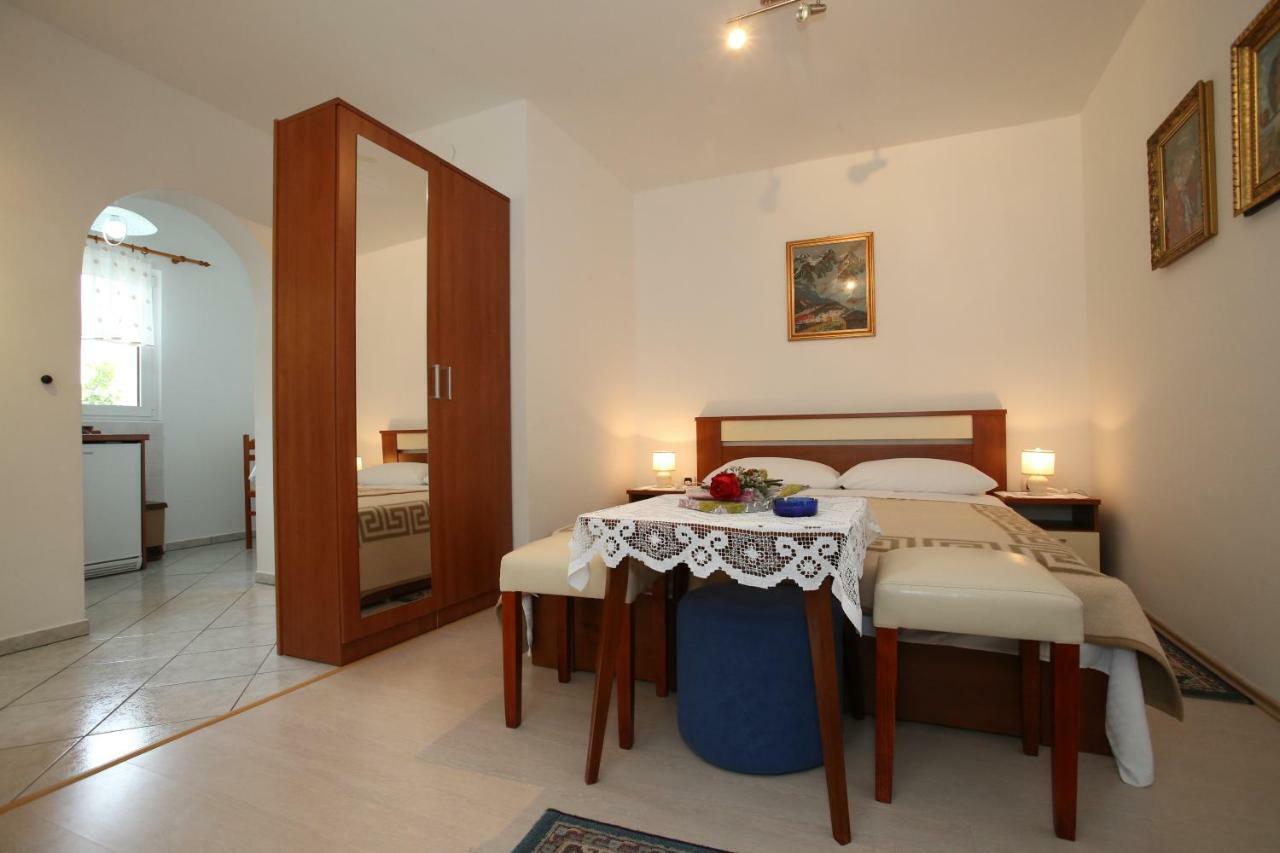 Rooms & Apartment Albina Baška Εξωτερικό φωτογραφία