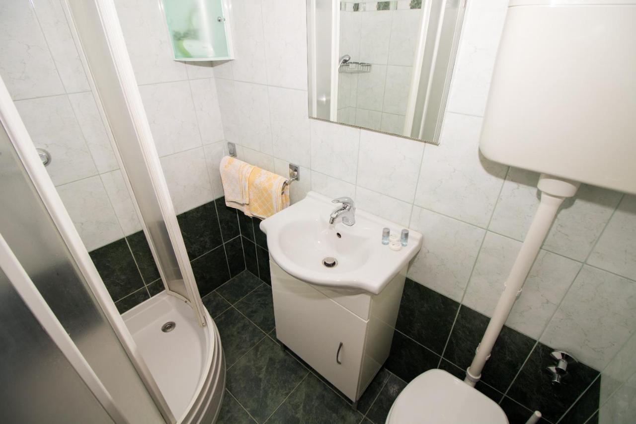 Rooms & Apartment Albina Baška Εξωτερικό φωτογραφία