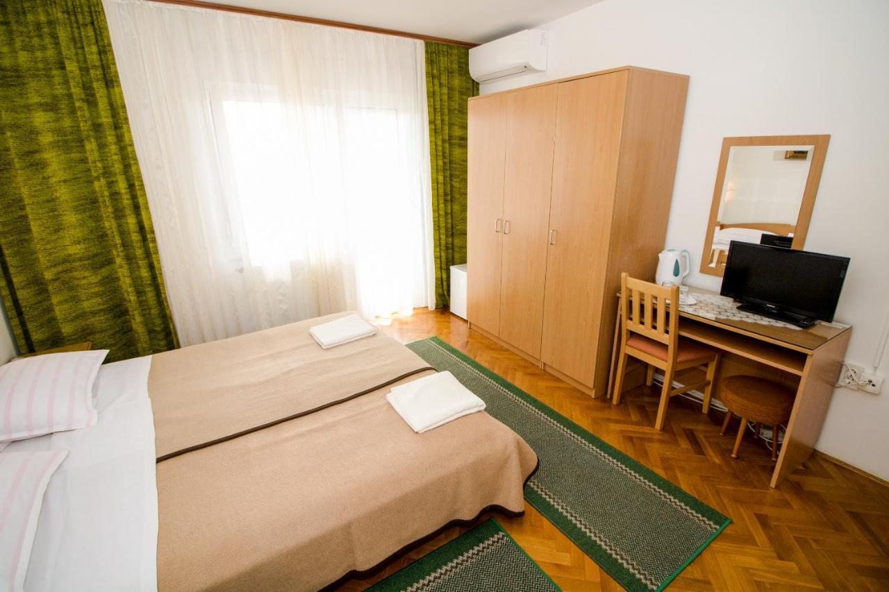 Rooms & Apartment Albina Baška Εξωτερικό φωτογραφία
