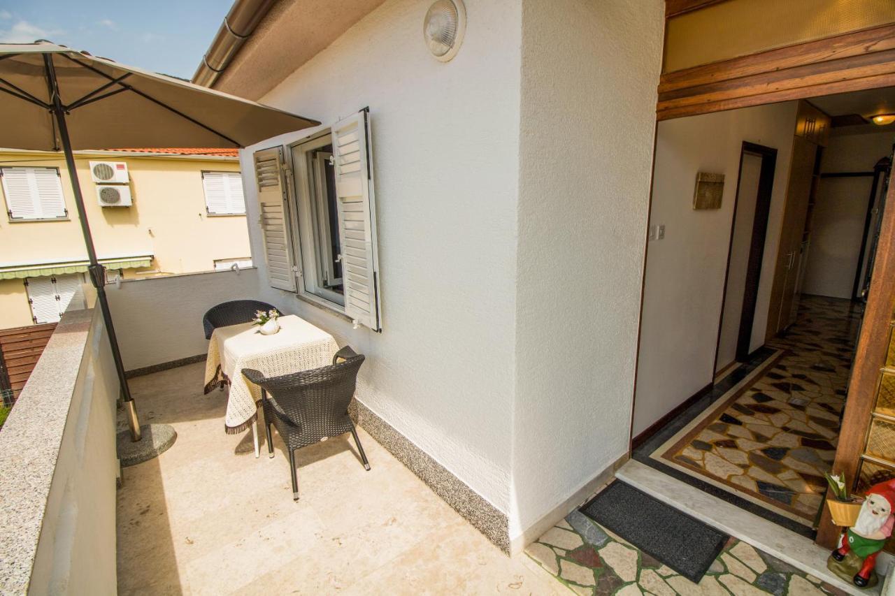 Rooms & Apartment Albina Baška Εξωτερικό φωτογραφία