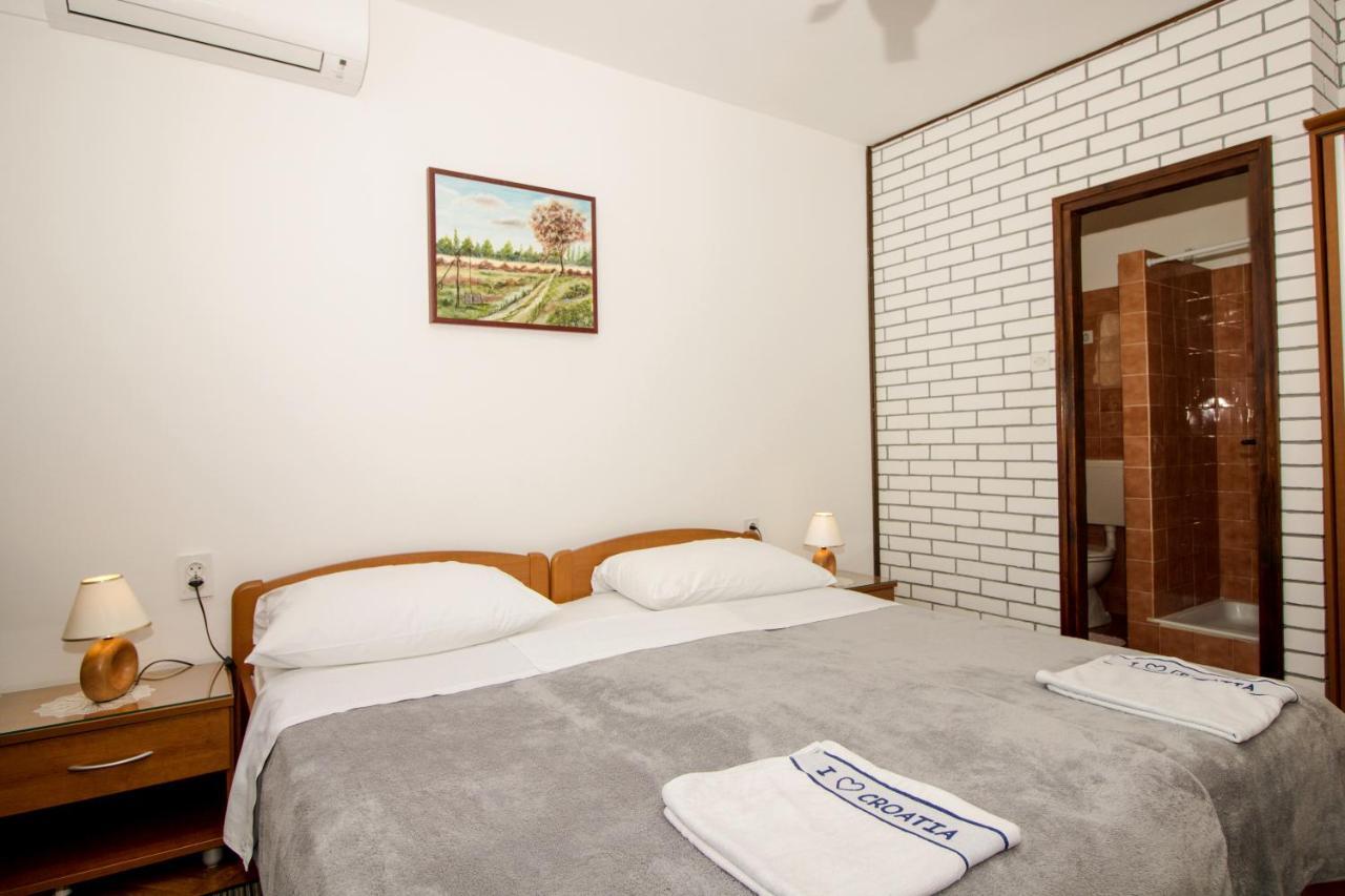 Rooms & Apartment Albina Baška Εξωτερικό φωτογραφία