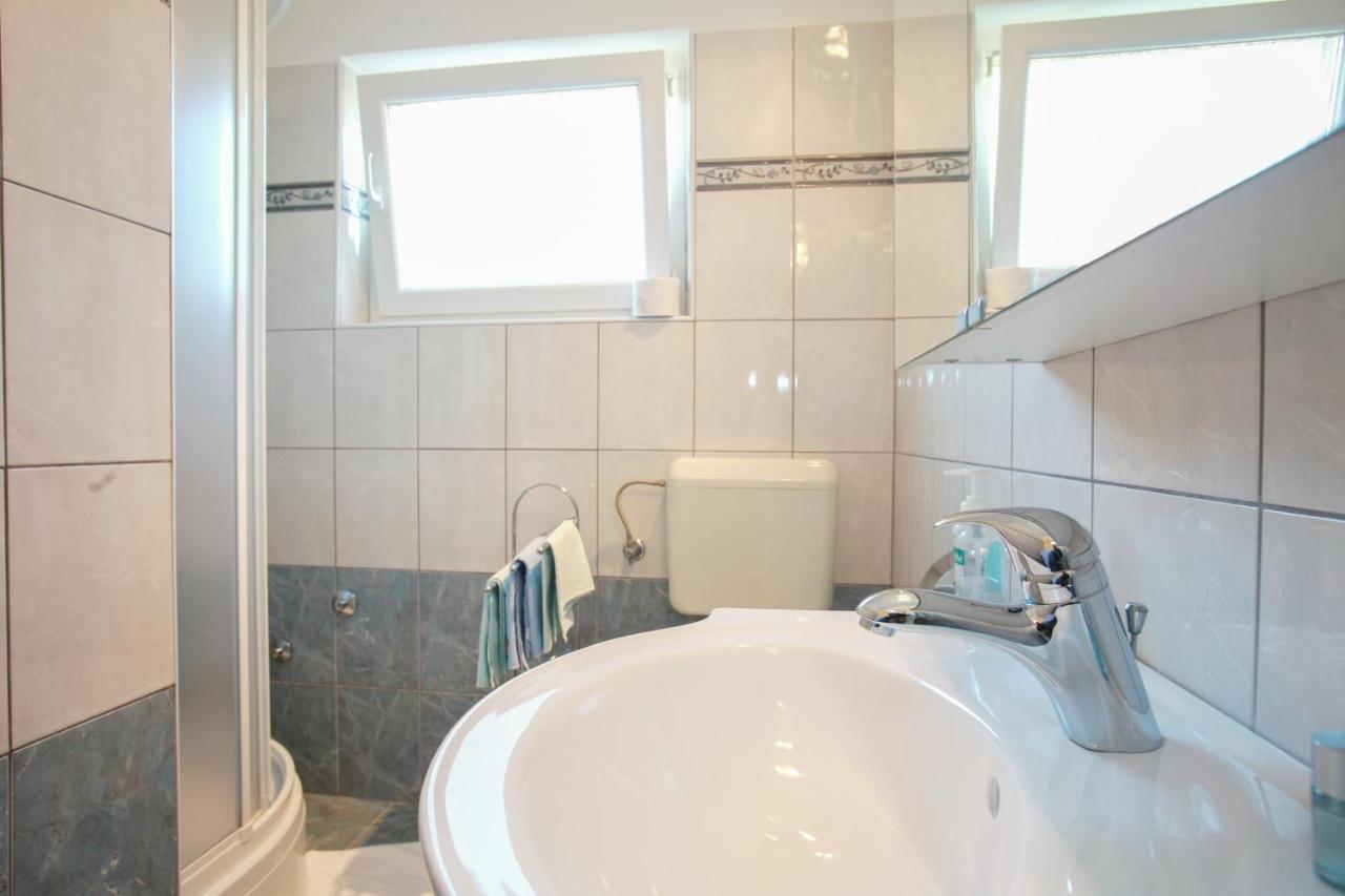 Rooms & Apartment Albina Baška Εξωτερικό φωτογραφία