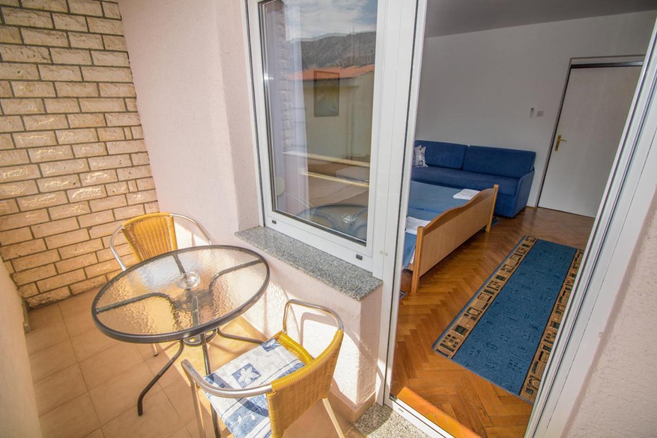 Rooms & Apartment Albina Baška Εξωτερικό φωτογραφία