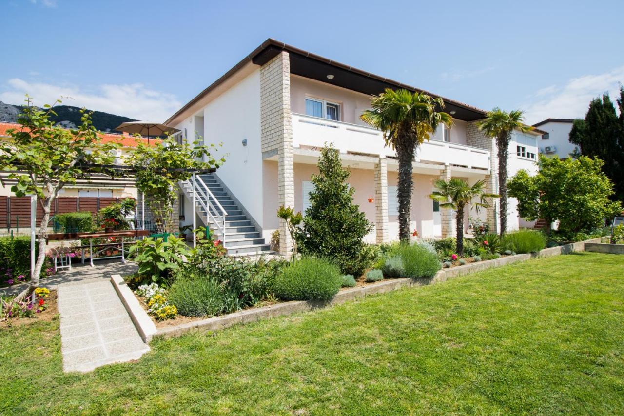 Rooms & Apartment Albina Baška Εξωτερικό φωτογραφία