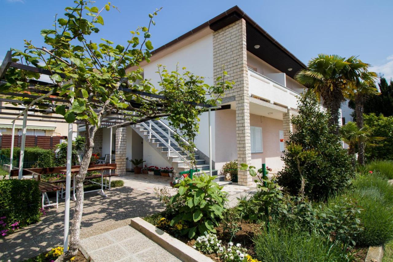 Rooms & Apartment Albina Baška Εξωτερικό φωτογραφία