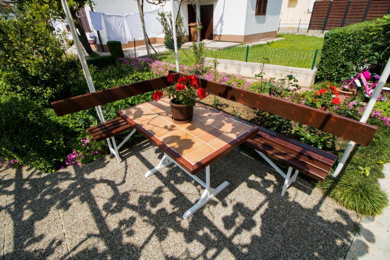 Rooms & Apartment Albina Baška Εξωτερικό φωτογραφία