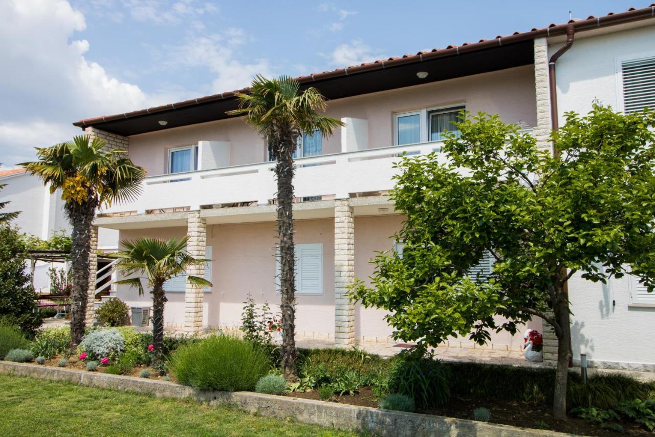 Rooms & Apartment Albina Baška Εξωτερικό φωτογραφία