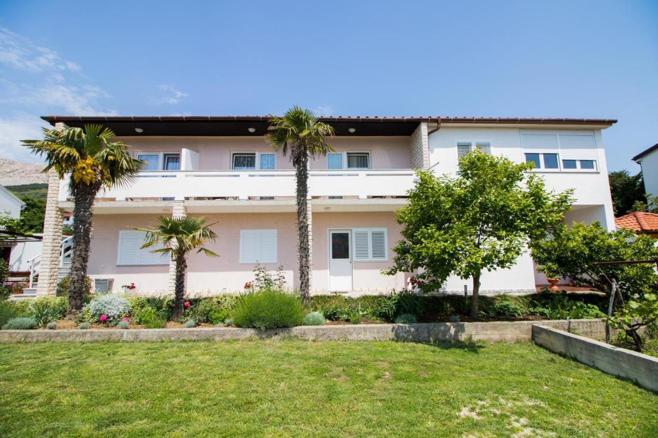 Rooms & Apartment Albina Baška Εξωτερικό φωτογραφία