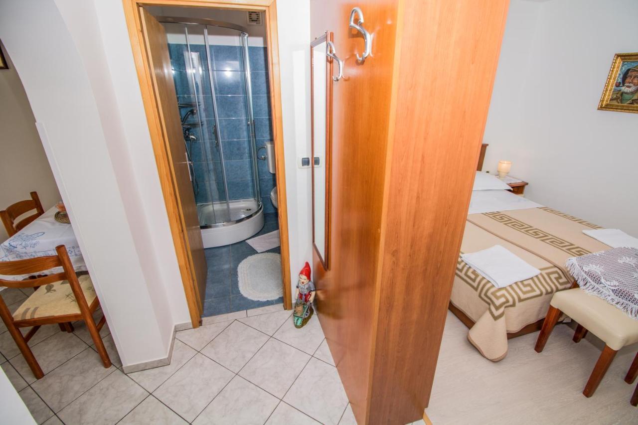 Rooms & Apartment Albina Baška Εξωτερικό φωτογραφία